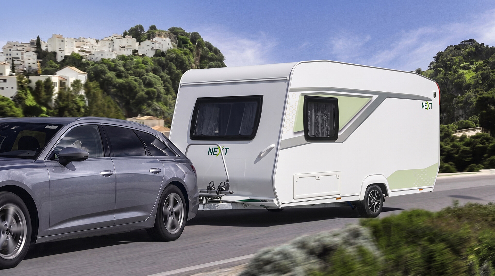 Wohnwagen mit Auto. ai generated