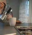 Kaffee kochen im Wohnwagen
